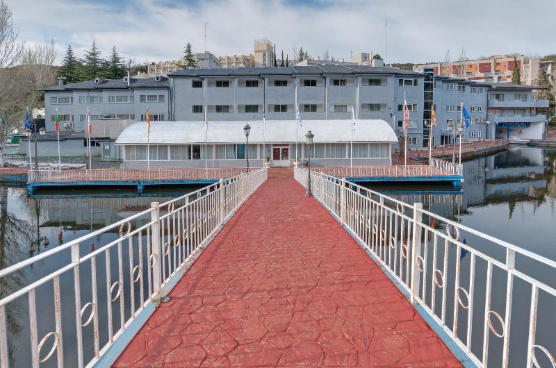 Sports Hotel Nayade Los Ángeles de San Rafael Eksteriør billede